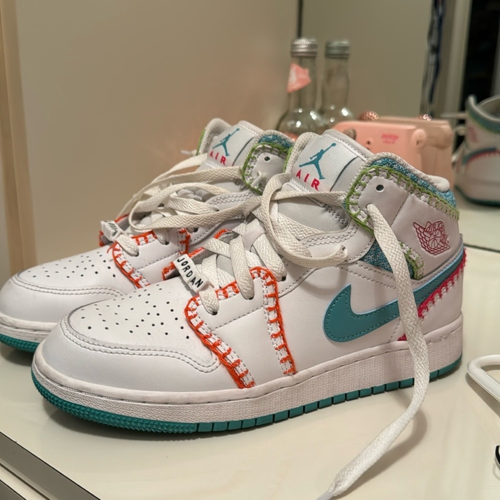 NIKE AIR FORCE ONE RAINBOW STITCH HIGH TOP SNEAKER